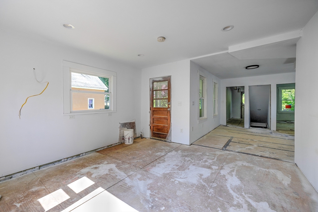 136 Quaboag Street Warren, MA 01083 - Photo 6 of 38