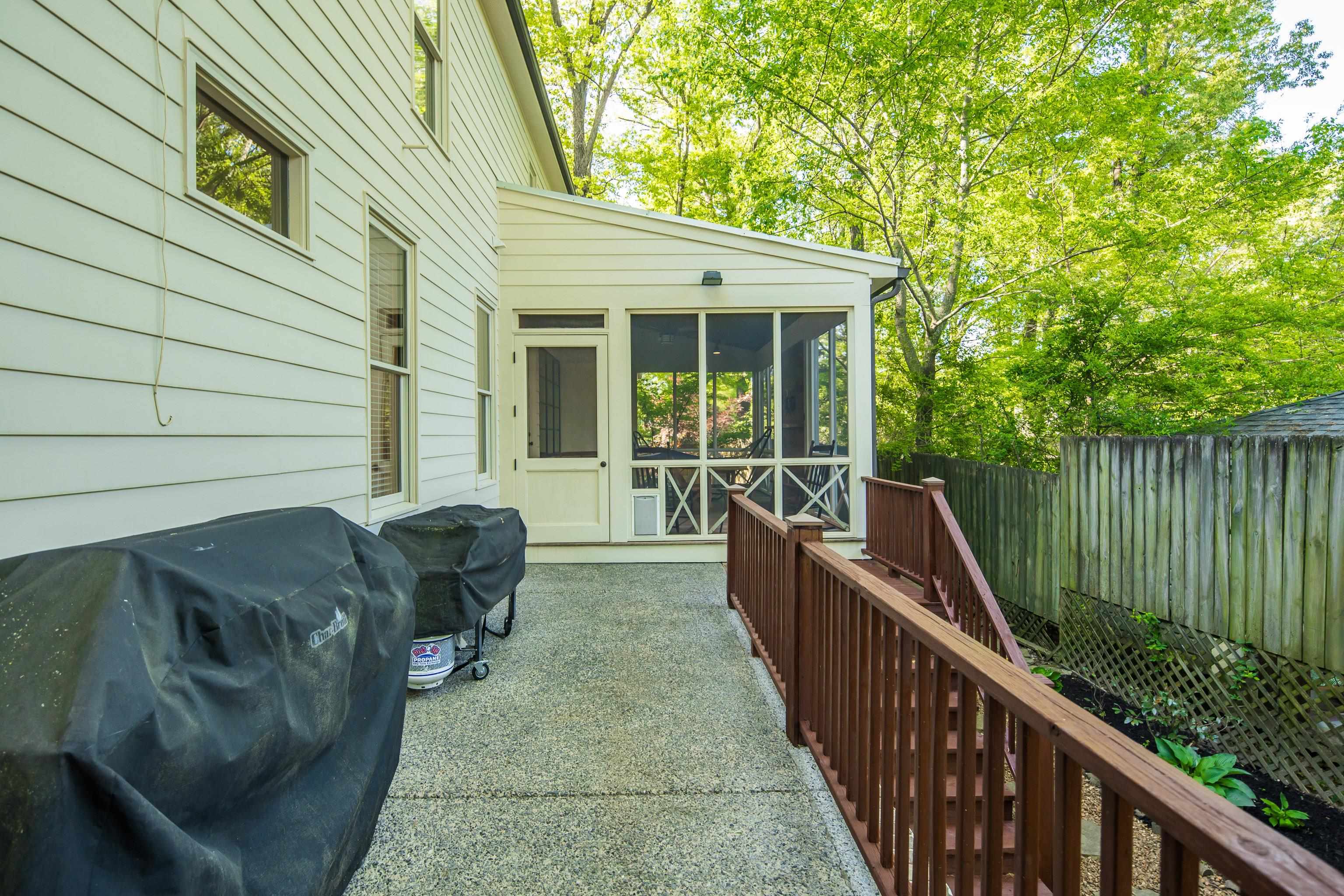 237 Windover Road Memphis, TN 38111 - Photo 33 of 37 Fenced backyard featuring a sunroom, area for grilling, and a patio area