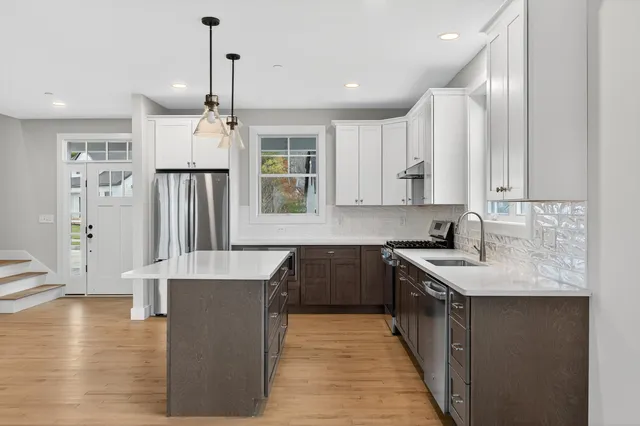 $895,000 | 149 Owls Nest Road, Portland, ME 04102