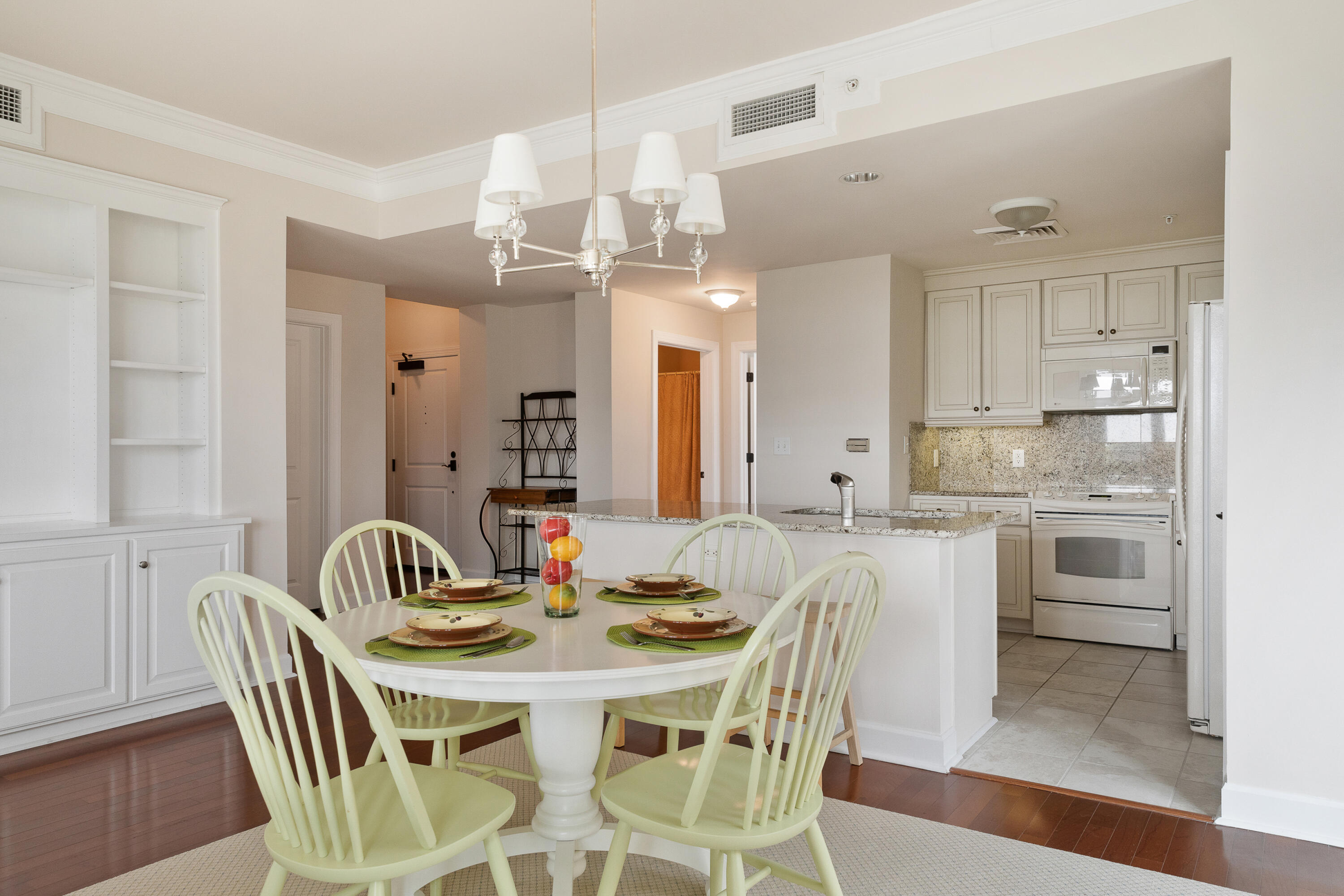 33 Calhoun Street, Unit 235 Charleston, SC 29401 - Photo 4 of 25 33CalhounSt-KeenEyeMarketing-13