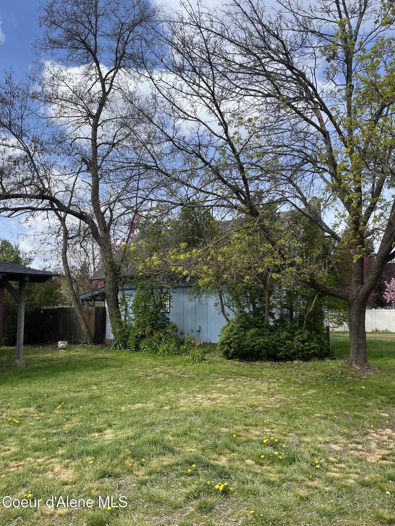 320 East 3rd Avenue Post Falls, ID 83854 - Photo 6 of 26 Side yard