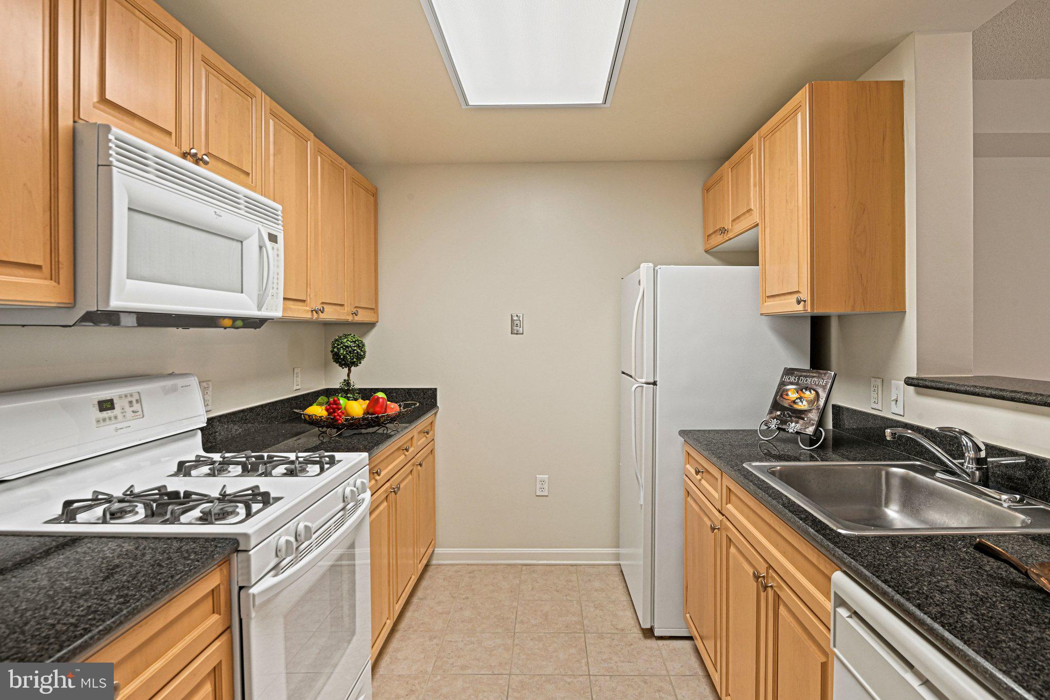 2726 Gallows Road, Unit 417 Vienna, VA 22180 - Photo 10 of 44 Kitchen