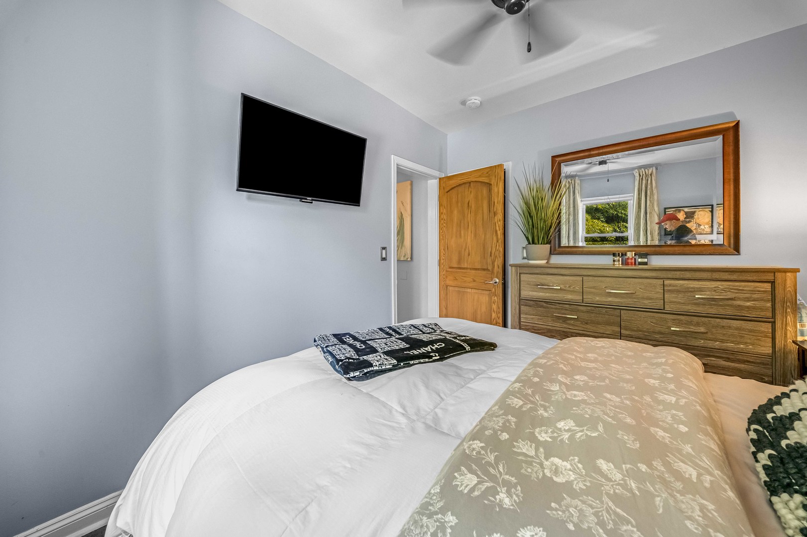 54 Forest Avenue, Unit 2W Riverside, IL 60546 - Photo 12 of 15 Gallery Image 12