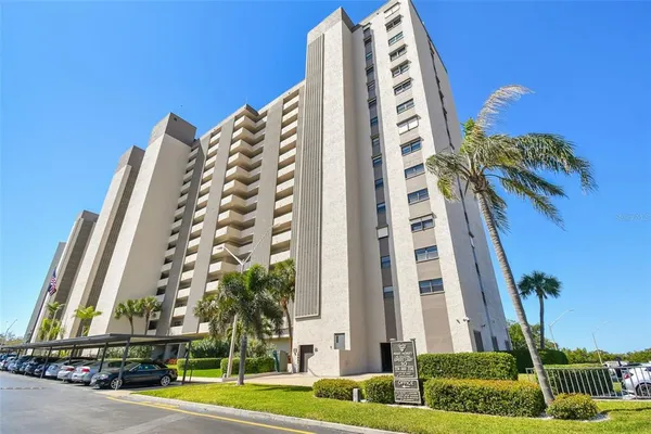 $2,500 | 7050 Sunset Drive South, Unit 605, South Pasadena, FL 33707