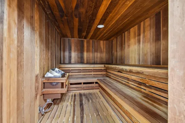 $2,300 | 7050 Sunset Drive South, Unit 605, South Pasadena, FL 33707