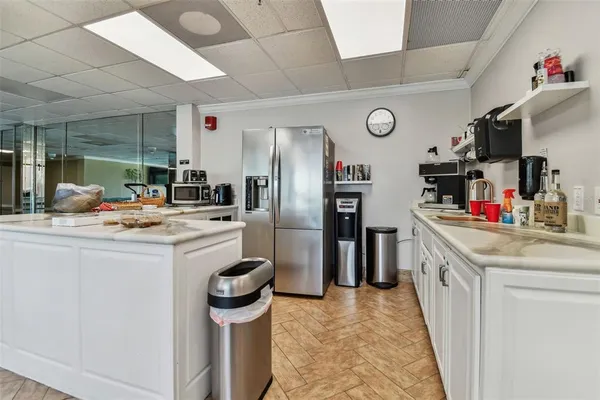 $2,500 | 7050 Sunset Drive South, Unit 605, South Pasadena, FL 33707