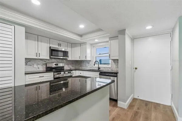 $2,500 | 7050 Sunset Drive South, Unit 605, South Pasadena, FL 33707