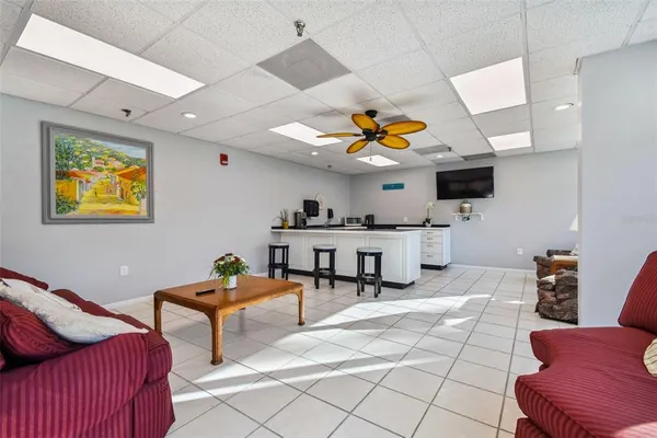 $2,300 | 7050 Sunset Drive South, Unit 605, South Pasadena, FL 33707