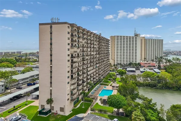 $2,500 | 7050 Sunset Drive South, Unit 605, South Pasadena, FL 33707