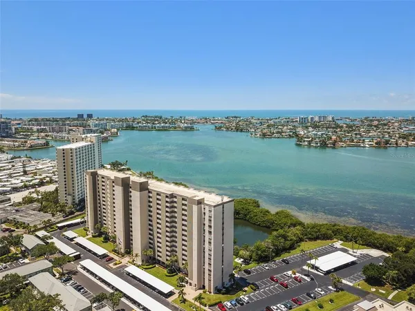 $2,300 | 7050 Sunset Drive South, Unit 605, South Pasadena, FL 33707