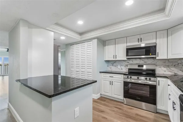 $2,500 | 7050 Sunset Drive South, Unit 605, South Pasadena, FL 33707