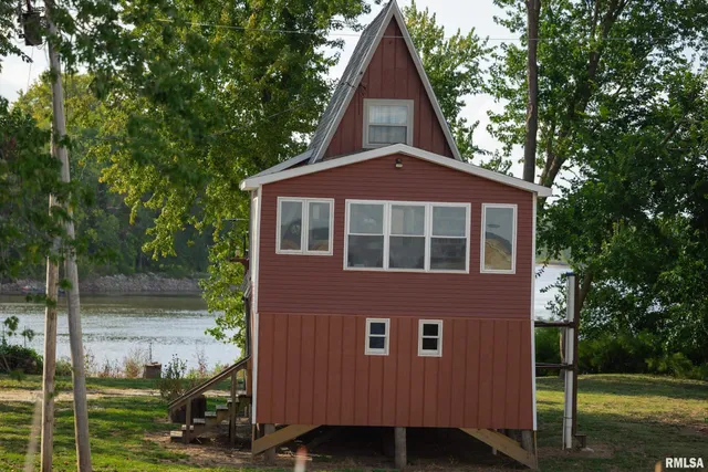 $299,000 | 110 East Co Road 150, Warsaw, IL 62379