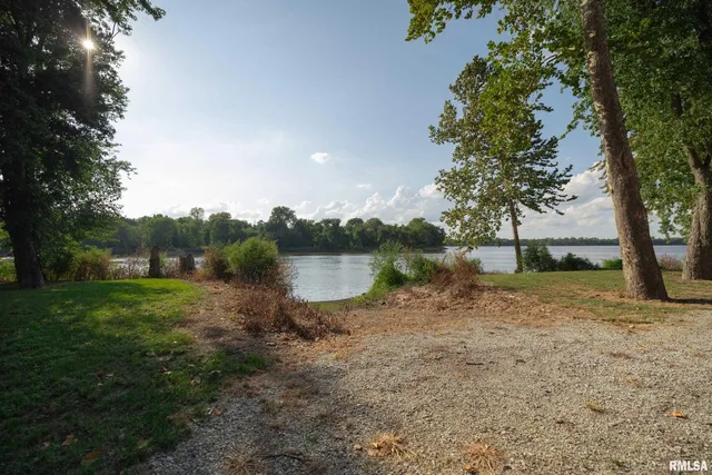 $299,000 | 110 East Co Road 150, Warsaw, IL 62379