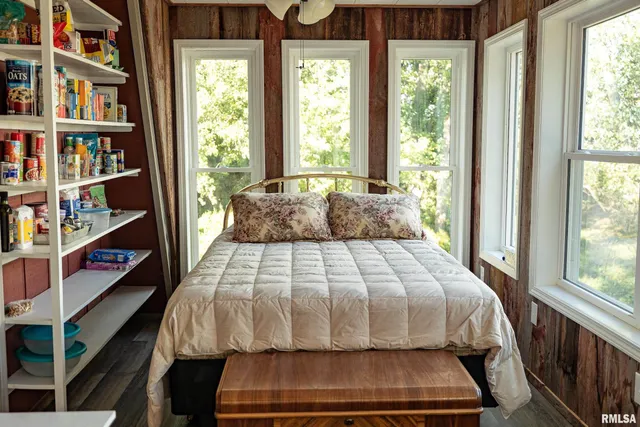 $299,000 | 110 East Co Road 150, Warsaw, IL 62379