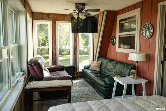 $299,000 | 110 East Co Road 150, Warsaw, IL 62379