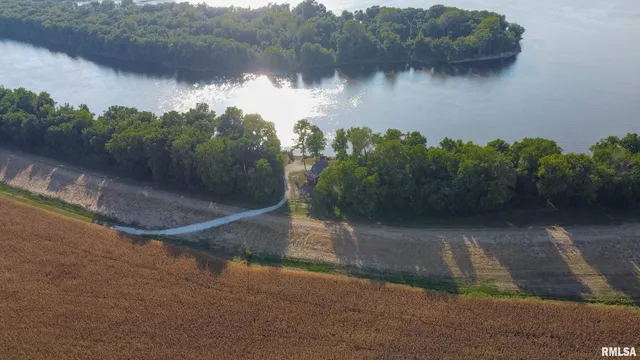 $299,000 | 110 East Co Road 150, Warsaw, IL 62379