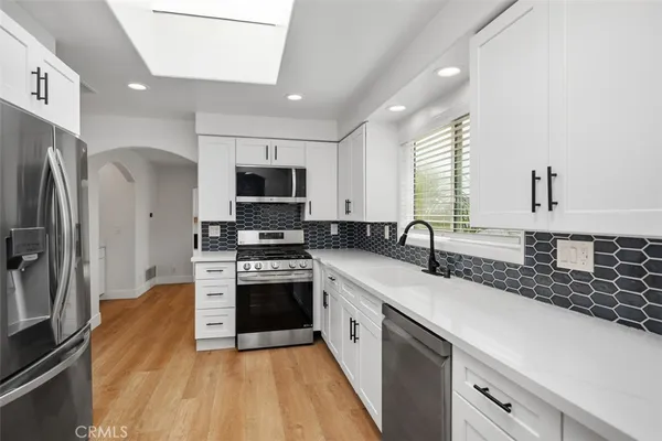 $6,950 | 246 West Escalones, San Clemente, CA 92672