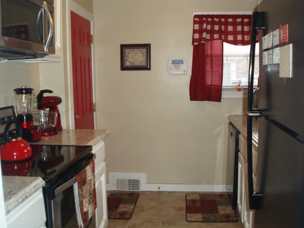 75 Dimmick Street Springfield, MA 01109 - Photo 5 of 16