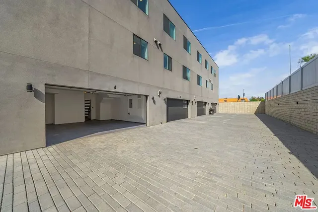 $5,495 | 4637 Laurel Canyon Boulevard, Valley Village, CA 91607