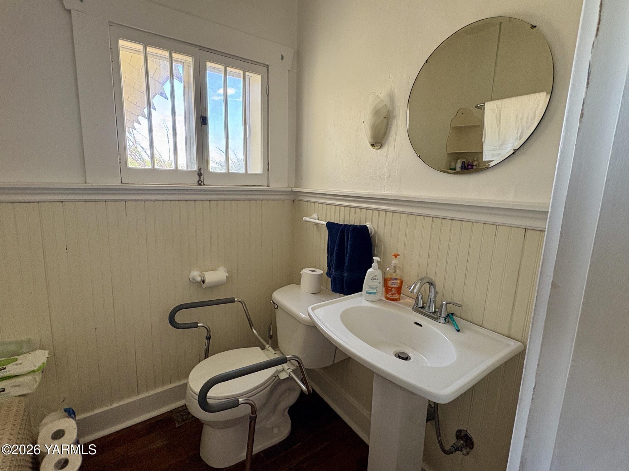 2870 Progressive Road Wapato, WA 98951 - Photo 14 of 32 Bathroom - Main Floor