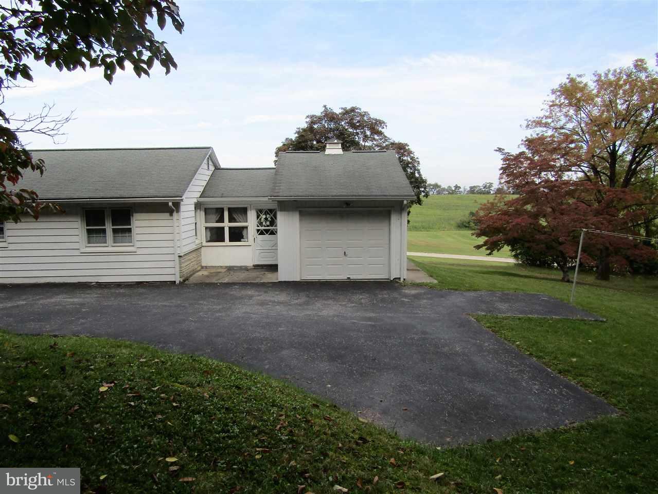 945 Racetrack Road Abbottstown, PA 17301 - Photo 4 of 26 Gallery Image 4