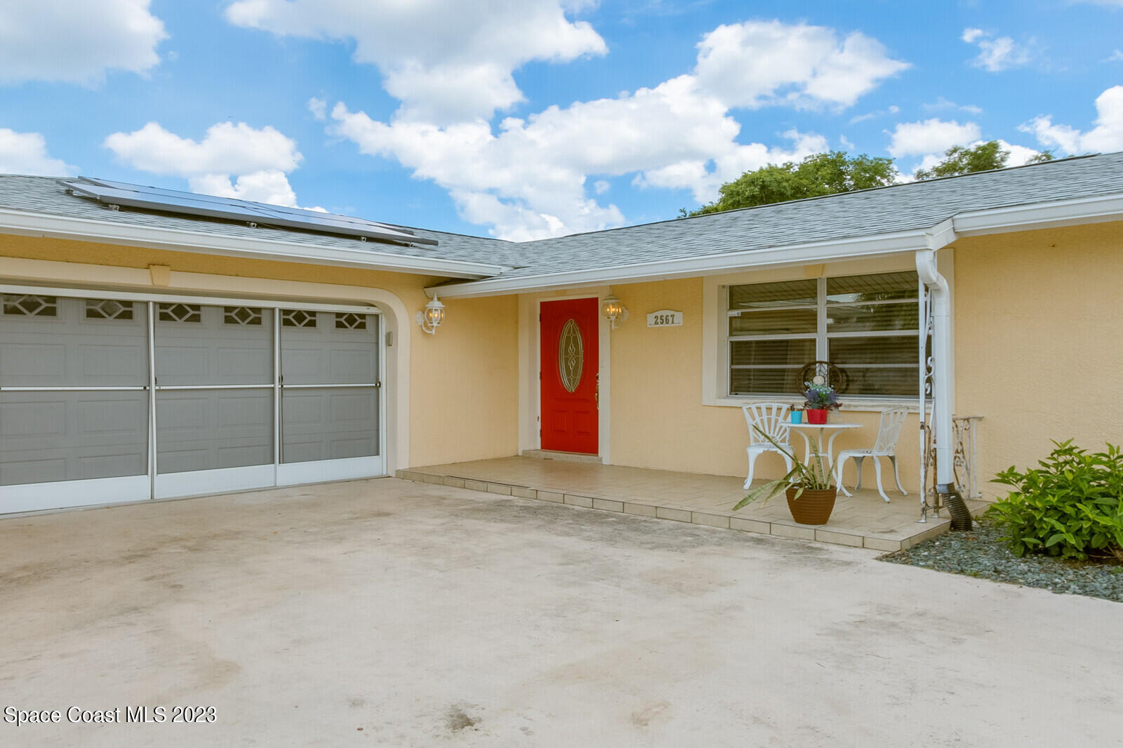 2567 Wright Avenue Melbourne, FL 32935 - Photo 3 of 36 a view of a garage