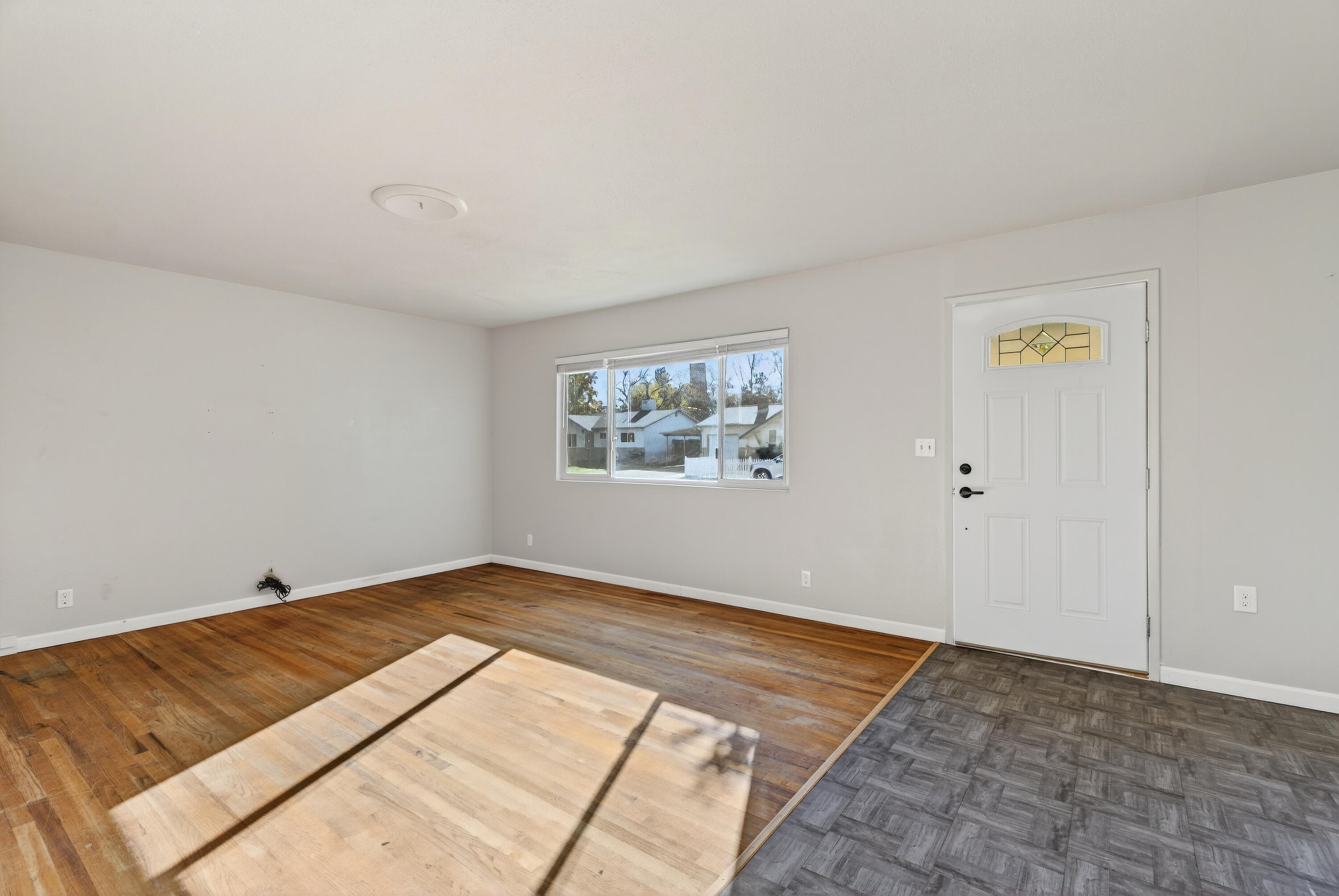 2068 Solar Way Redding, CA 96002 - Photo 7 of 36 an empty room with windows