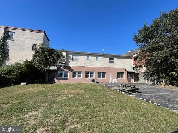 $1,590 | 1132 East Chocolate Avenue, Unit A, Hershey, PA 17033