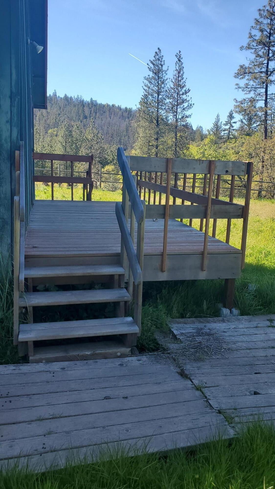 3505 North Obenchain Road Eagle Point, OR 97524 - Photo 4 of 12 20240509_161448