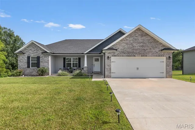 $409,900 | 835 Lochinvar Lane, Cape Girardeau, MO 63701