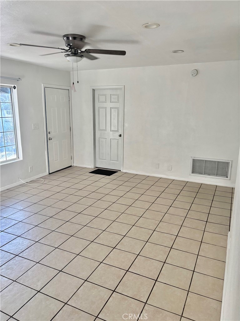 30627 Arlington Street Castaic, CA 91384 - Photo 3 of 12 Living room