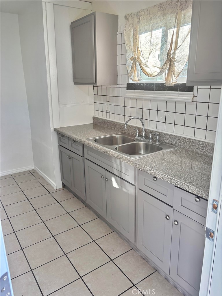 30627 Arlington Street Castaic, CA 91384 - Photo 6 of 12 Kitchen