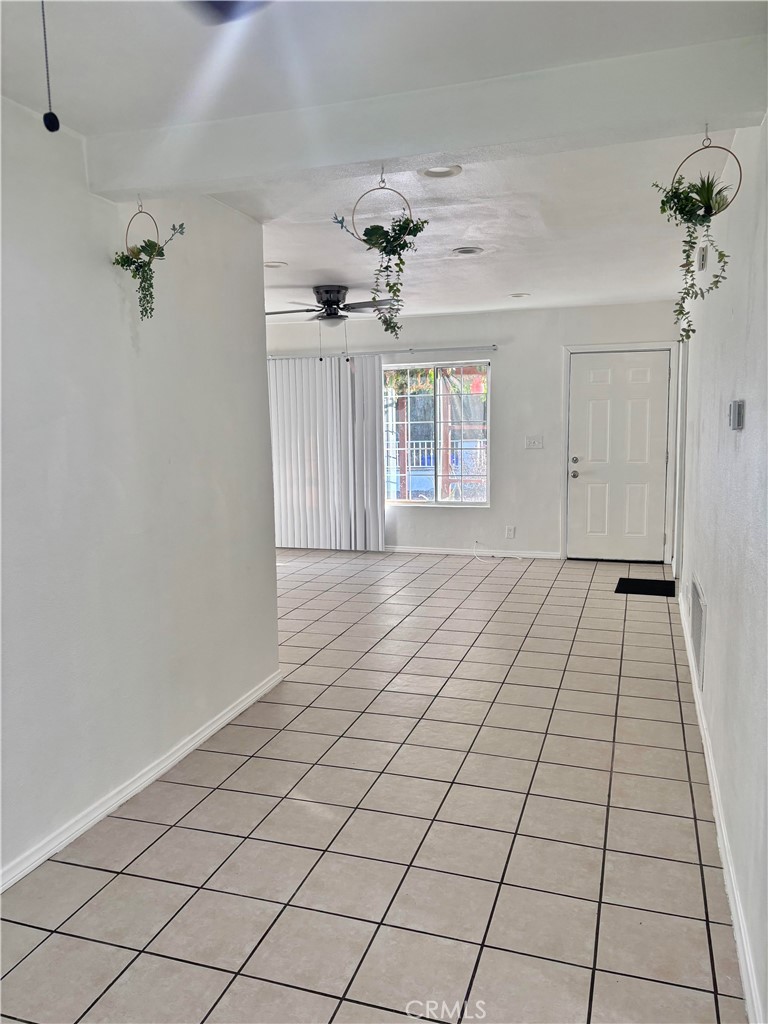 30627 Arlington Street Castaic, CA 91384 - Photo 7 of 12 Hall