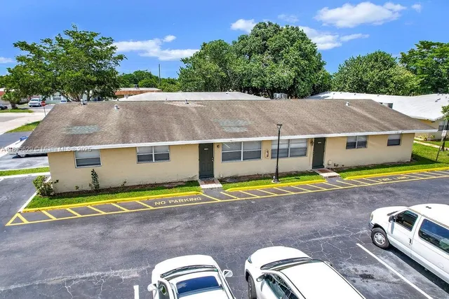 $2,025 | 552 Kathy Court, Margate, FL 33068