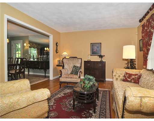 135 Rome Drive Cranston, RI 02921 - Photo 15 of 20 Living Room.