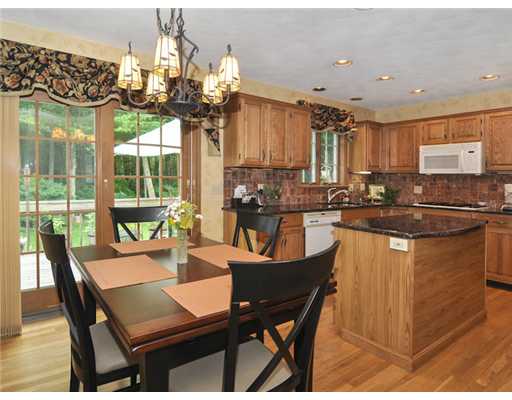 135 Rome Drive Cranston, RI 02921 - Photo 17 of 20 Dining Area.