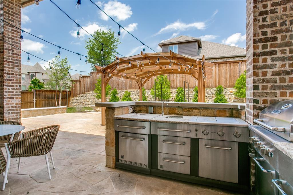 1518 Saddle Tree Road Frisco, TX 75036 - Photo 31 of 40 a outdoor kitchen with a stove and a grill