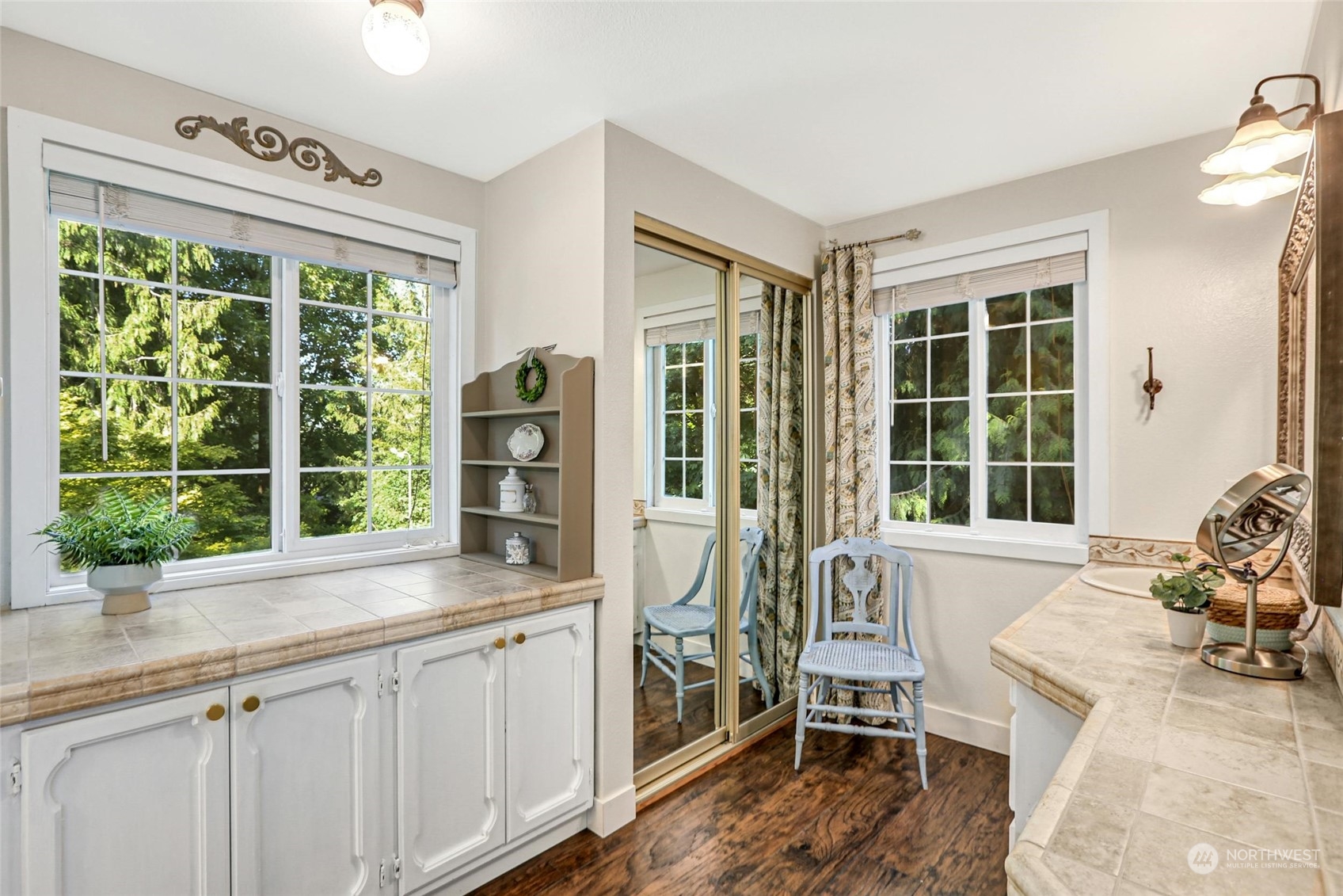 15629 Cascadian Way Bothell, WA 98012 - Photo 23 of 40 a view of a chair and table in a room