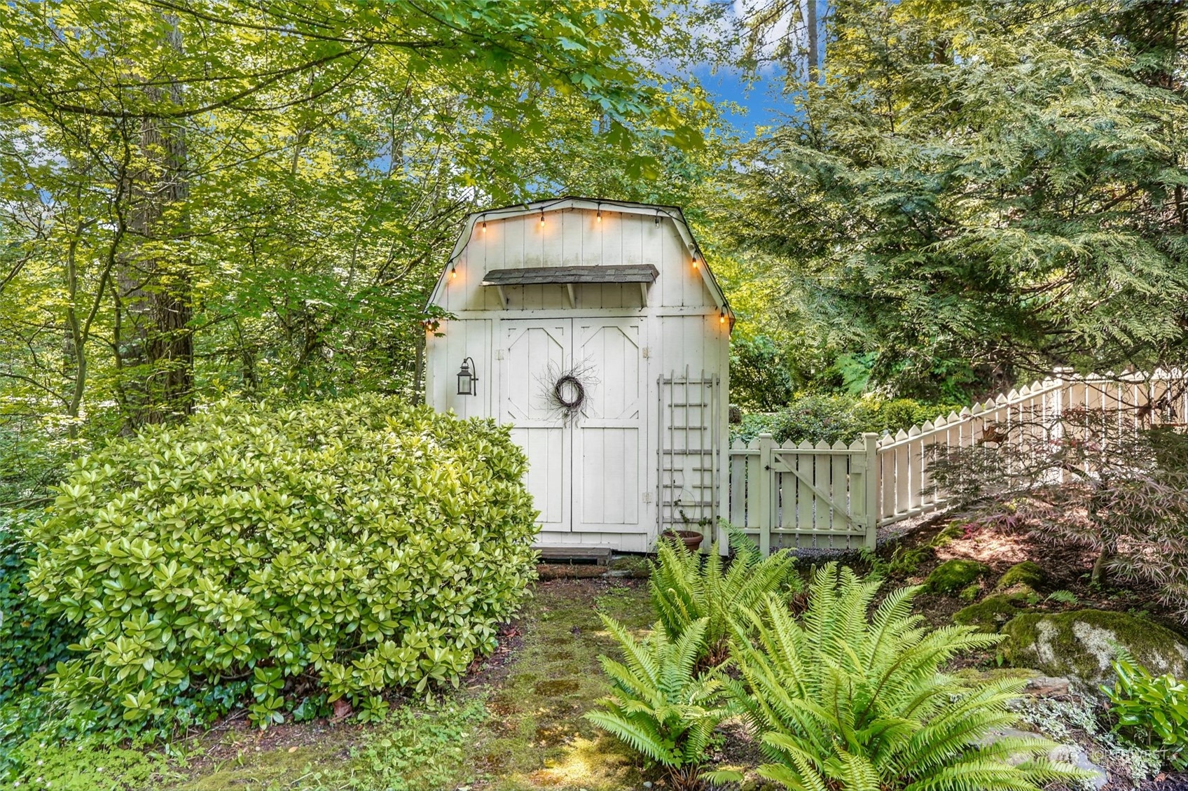 15629 Cascadian Way Bothell, WA 98012 - Photo 34 of 40 a view of a small yard in front of a house