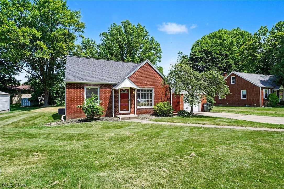 4627 20th Street Northwest Canton, OH 44708 - Photo 3 of 32