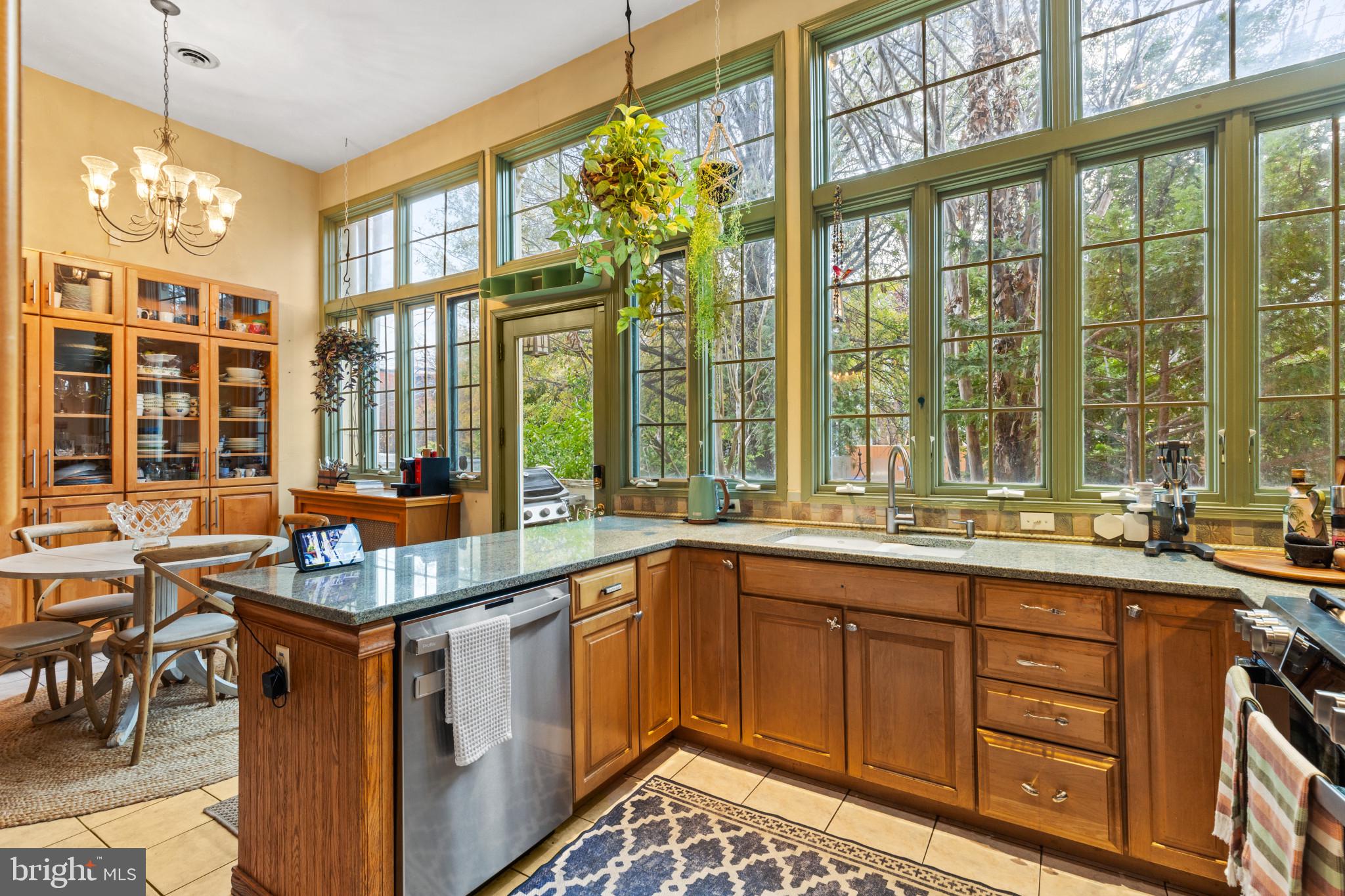 1612 Park Avenue Baltimore, MD 21217 - Photo 16 of 57