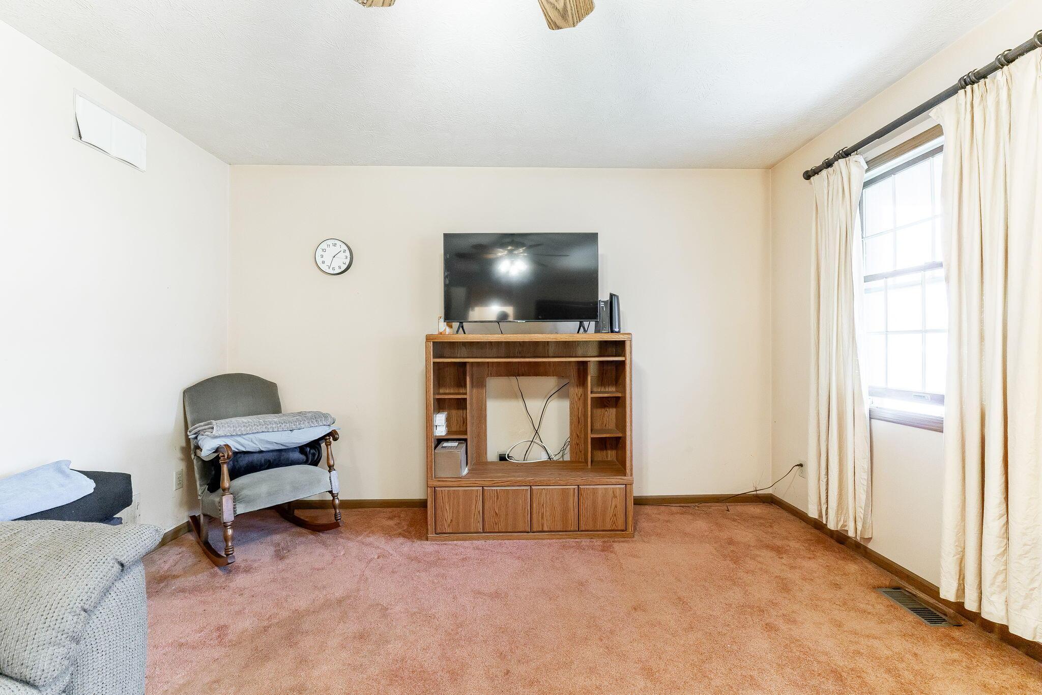 487 Meadow Lane Springfield, OH 45505 - Photo 11 of 58 487 Meadow Ln (Interior)-2