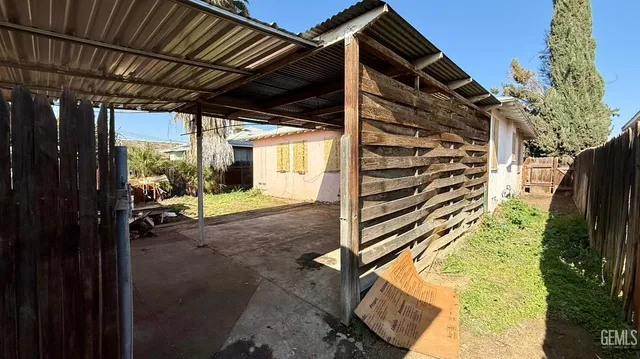a view of a backyard with sitting area