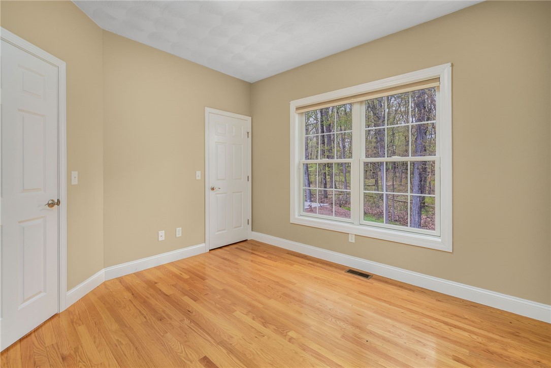 136 Rome Court Cranston, RI 02921 - Photo 23 of 35
