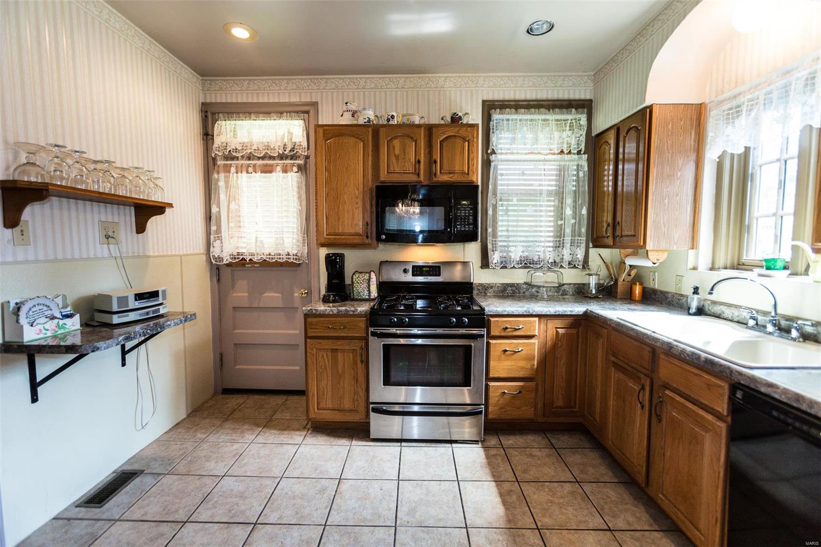 7309 Ravinia Drive St. Louis, MO 63121 - Photo 11 of 35 Gallery Image 11