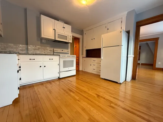 $2,100 | 58 Oxford Street North, Unit 2, Auburn, MA 01501