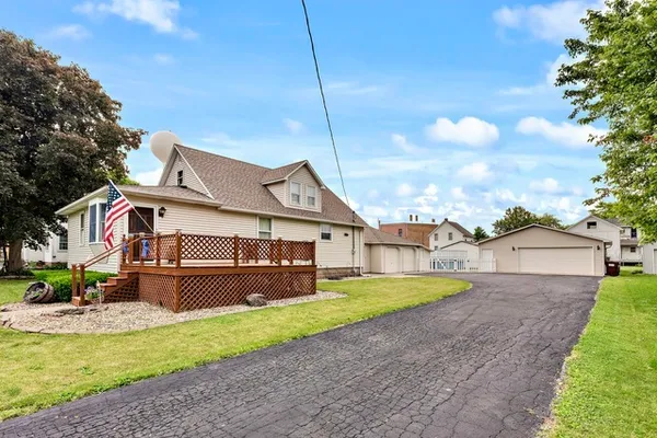 $249,900 | 203 East Lake Street, Ashkum, IL 60911