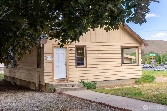 a view of a house with a yard