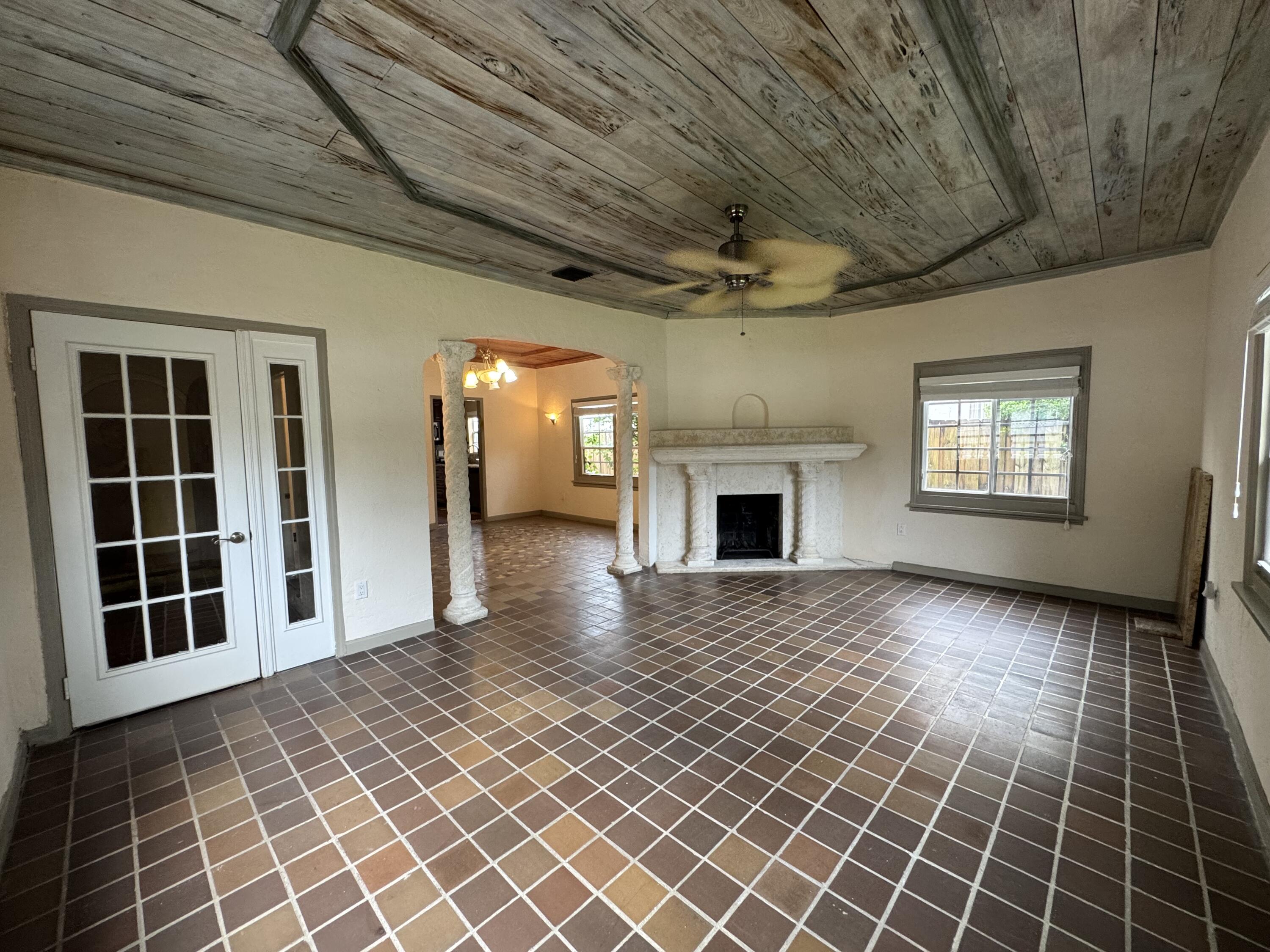 735 Colonial Road West Palm Beach, FL 33405 - Photo 11 of 24 IMG_1849