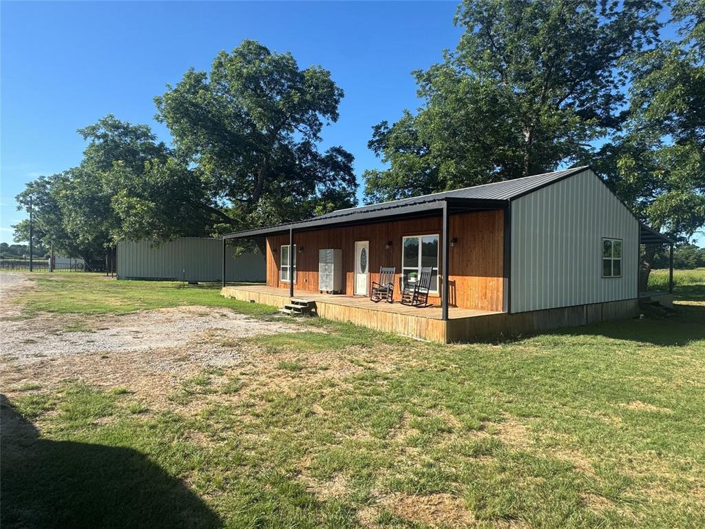 377 Private Road 3249, Unit ARENA Decatur, TX 76234 - Photo 24 of 40 a backyard of a house with table and chairs